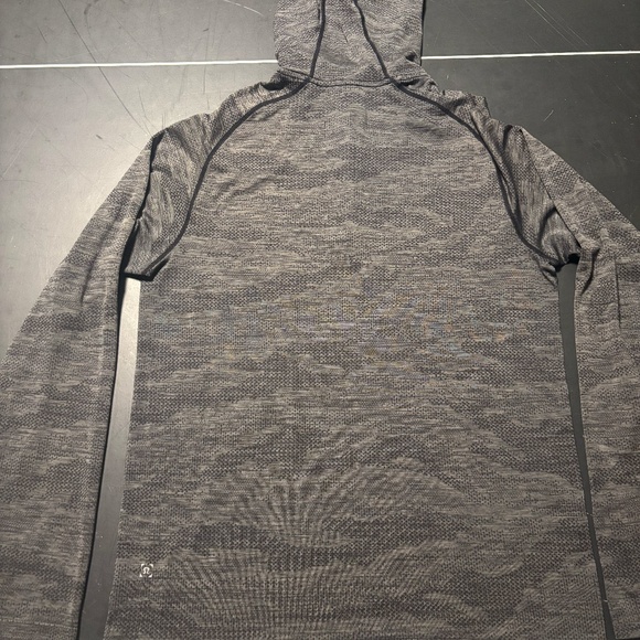 Lululemon Lightweight hoodie Size L - Picture 2 of 2